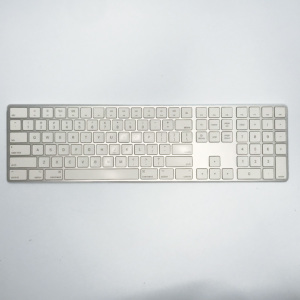 激安【純正品】 Apple MagicKeyboard- 英語（US） テンキー付 と Magic