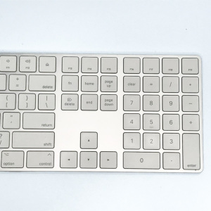 激安【純正品】 Apple MagicKeyboard- 英語（US） テンキー付 と Magic